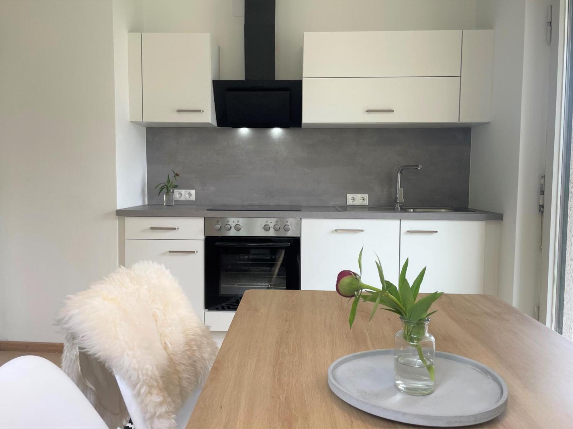 Crown Living Design Apartment - 2 Schlafzimmer - Kueche - Gratis Parkplatz - Abstellraum Fuer Fahrraeder/Ski Mader Εξωτερικό φωτογραφία