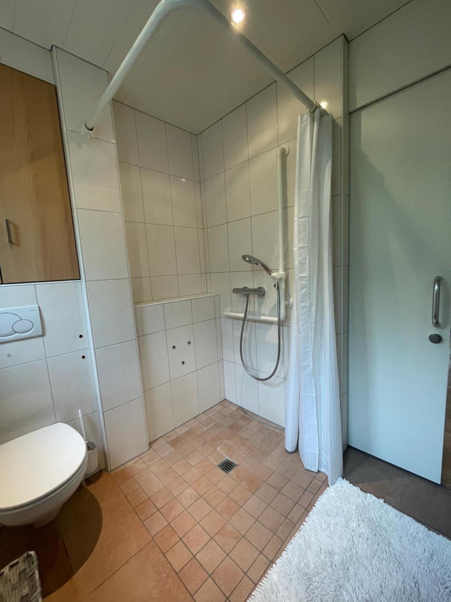 Crown Living Design Apartment - 2 Schlafzimmer - Kueche - Gratis Parkplatz - Abstellraum Fuer Fahrraeder/Ski Mader Εξωτερικό φωτογραφία