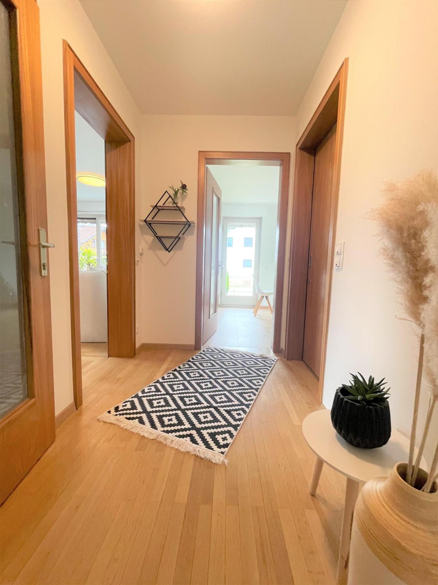 Crown Living Design Apartment - 2 Schlafzimmer - Kueche - Gratis Parkplatz - Abstellraum Fuer Fahrraeder/Ski Mader Εξωτερικό φωτογραφία