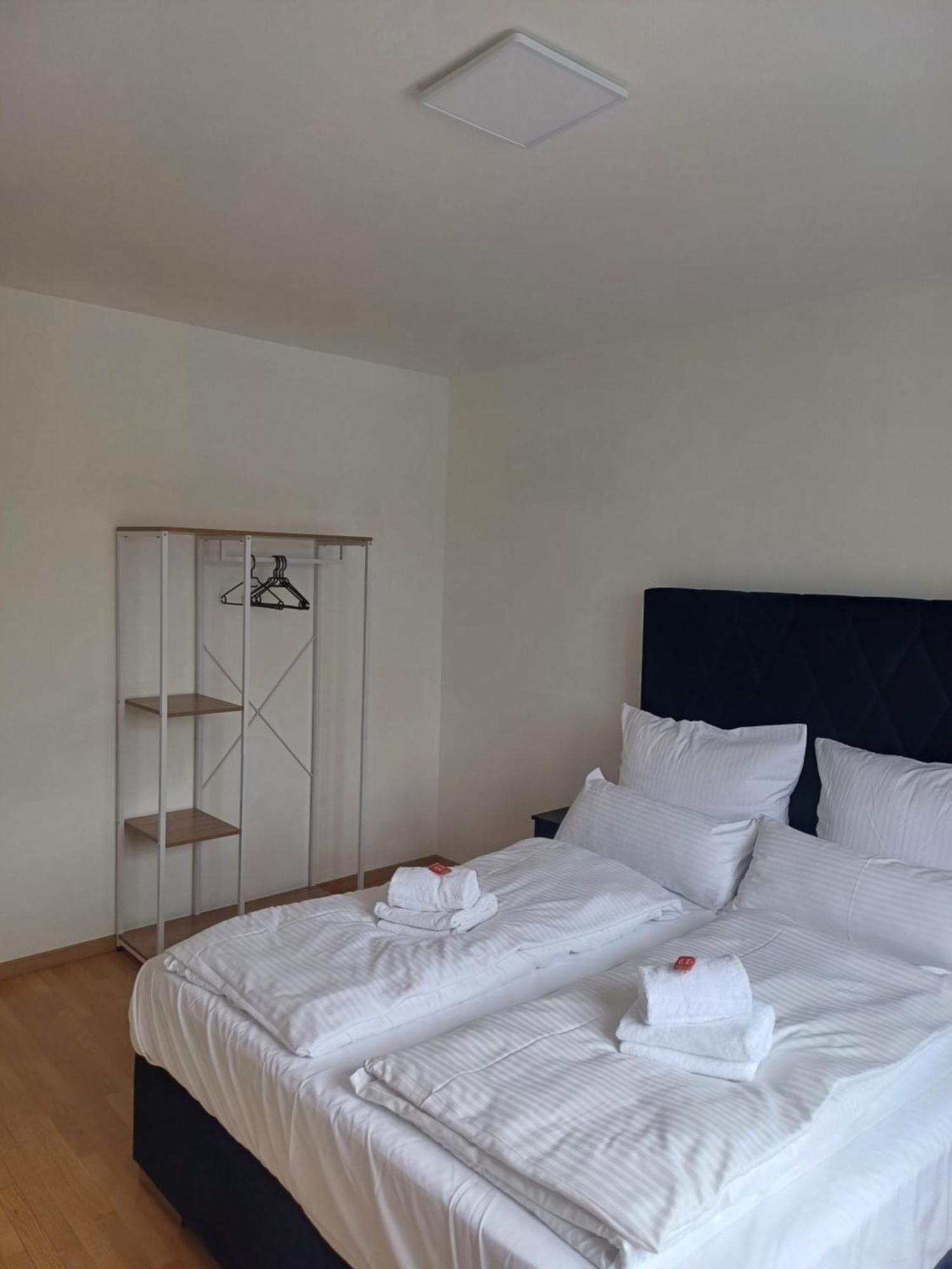 Crown Living Design Apartment - 2 Schlafzimmer - Kueche - Gratis Parkplatz - Abstellraum Fuer Fahrraeder/Ski Mader Εξωτερικό φωτογραφία