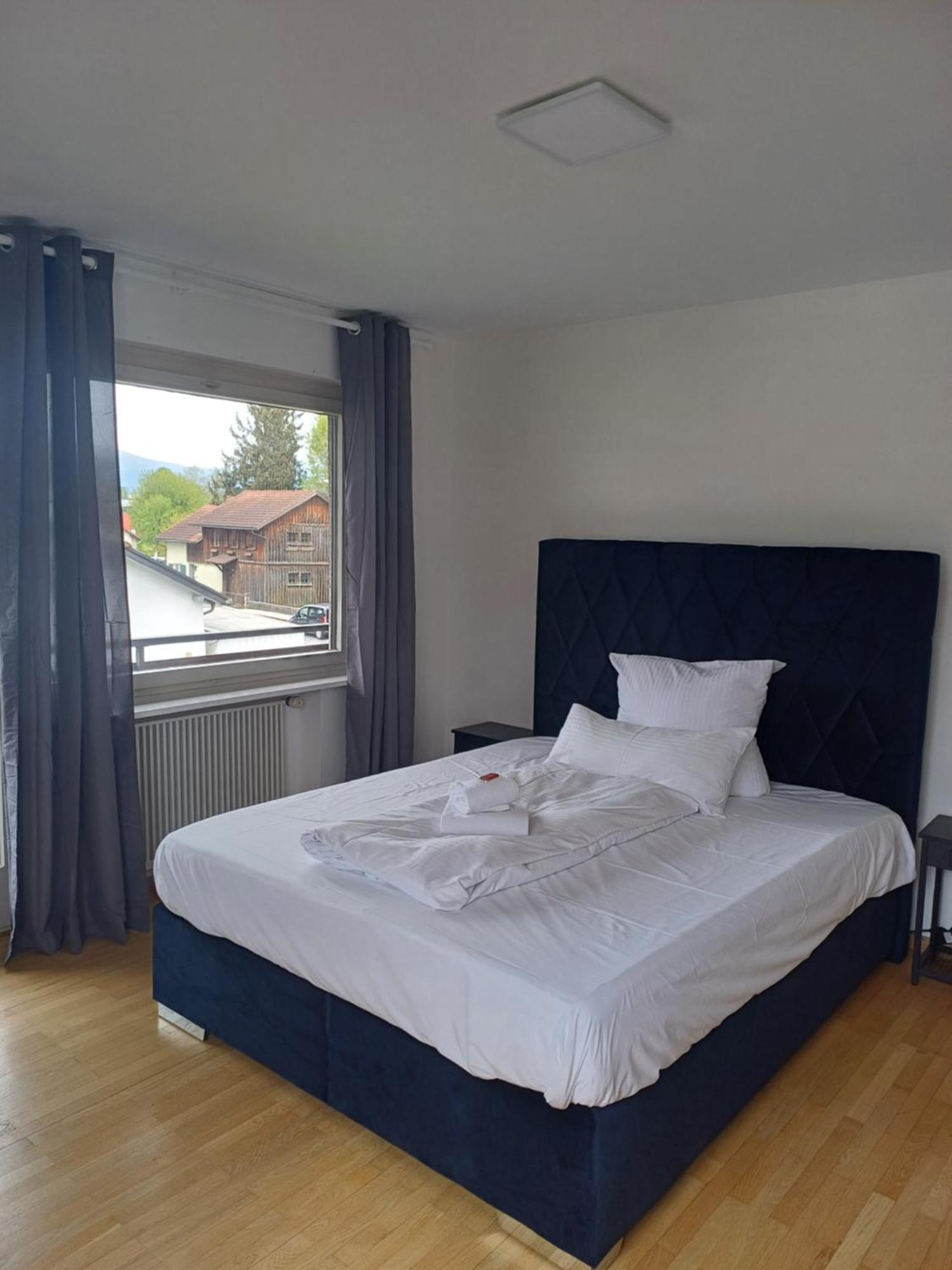 Crown Living Design Apartment - 2 Schlafzimmer - Kueche - Gratis Parkplatz - Abstellraum Fuer Fahrraeder/Ski Mader Εξωτερικό φωτογραφία