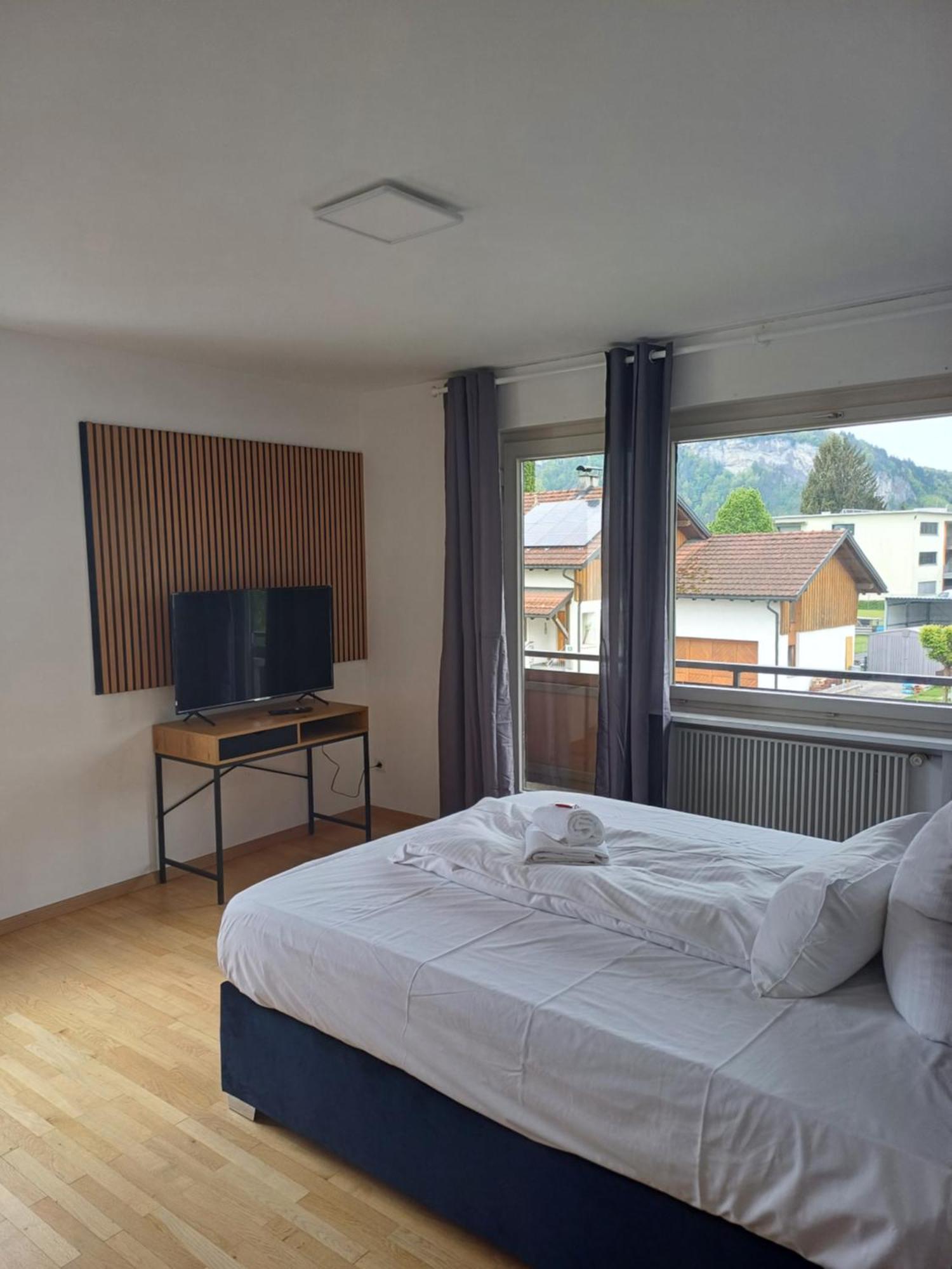 Crown Living Design Apartment - 2 Schlafzimmer - Kueche - Gratis Parkplatz - Abstellraum Fuer Fahrraeder/Ski Mader Εξωτερικό φωτογραφία